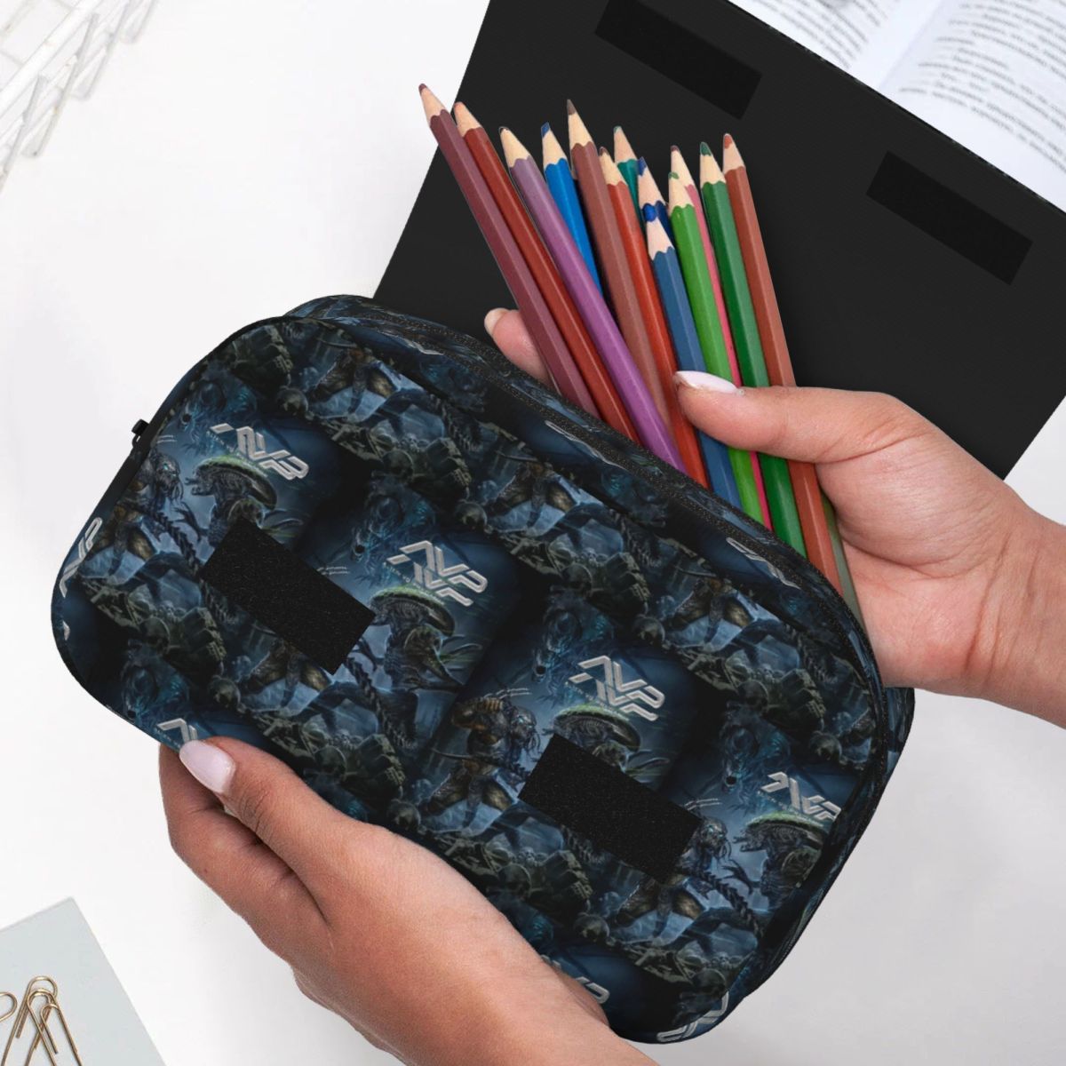 Astuccio per matite Alien Vs P - Office Supply Vs Stationery recensione e prezzo